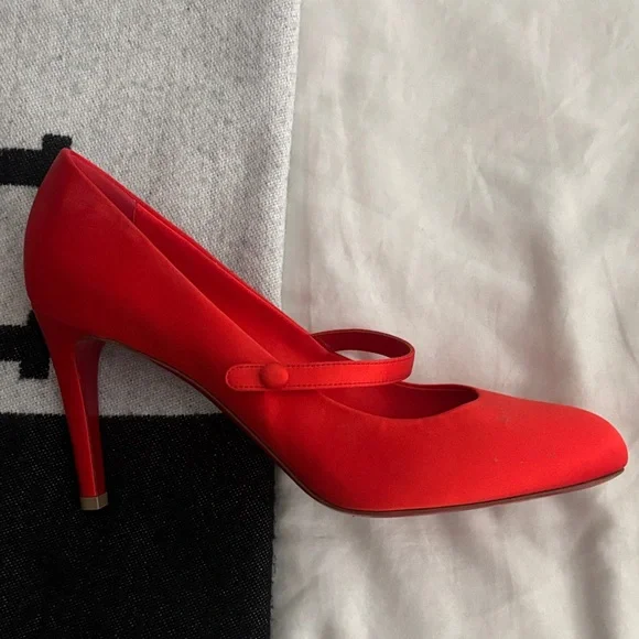 Christian Louboutin Vibrant Red Heels display picture 1